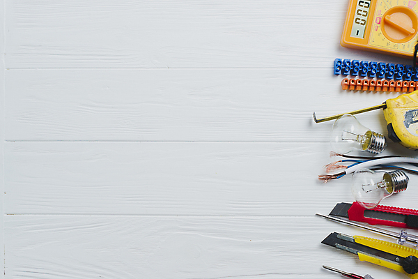 포토 JPG 해외이미지 전구 탁자 사람없음 공구 흰배경 땜질 인두 커터칼 카피스페이스 해외포토 가구 백그라운드 사무용품 공백 흰색 도구 파일형식 이미지허브