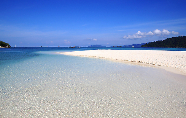 포토 JPG 해외이미지 주간 구름 하늘 해변 사람없음 야외 여름 맑음 여름풍경 휴양지 해외포토 자연요소 계절 바다 날씨 풍경 장소 파일형식 여름_계절 이미지허브