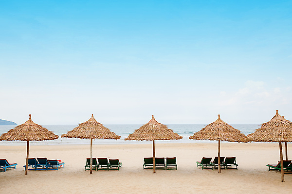 포토 JPG 해외이미지 전통 라이프스타일 아시아 문화 모래 바다 섬 여행 백그라운드 의자 우산 자연 하늘 휴식 동양인 사람없음 야외 물 파란색 맑음 침묵 고급 휴양지 양산 베트남 장면 파라다이스 해외포토 자연요소 나라 컬러 가구 컨셉 날씨 인종 생활 동남아시아 소리 장소 생태계 파일형식 이미지허브