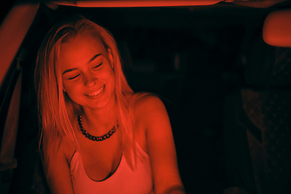 포토 JPG 해외이미지 백인 응시 여자 감정 얼굴 교통수단 여행 창문 교통시설 자동차 청소년 휴식 실내 한명 사람 앉기 성인 뷰티 화려 우아함 닫기 야간 저녁 택시 승객 동영상 여자만 여자한명만 성인만 유흥 해외포토 자연요소 서양인 1 시선 육상교통 교통 컨셉 모션 승용차 내부 신체부위 시설 파일형식 이미지허브