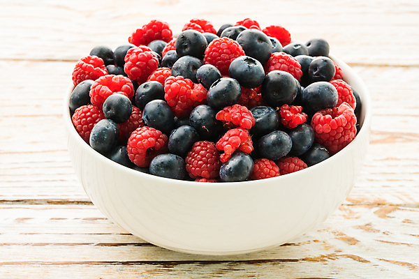 포토 JPG 해외이미지 열매 음식 백그라운드 다이어트 과일 자연 디저트 건강 사람없음 빨간색 파란색 흰색 신선 유기농 블루베리 산딸기 섞기 숙성 해외포토 식물 웰빙 컬러 생태계 파일형식 이미지허브