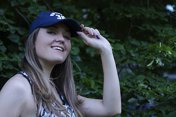 포토 JPG 해외이미지 라이프스타일 옷 공원 여자 행복 스포츠 여행 컨셉 셔츠 자연 휴가 한명 사람 성인 취미 야외 여름 청춘 금발 운동 뷰티 유행 여행객 봄 자유 클래식 소프트포커스 발사 사진사 복고 캡모자 해외포토 모자_잡화 1 헤어스타일 계절 공공시설 감정 상의 촬영기법 건강 생활 작가 생태계 파일형식 이미지허브