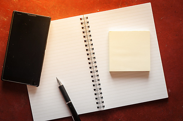 포토 JPG 해외이미지 디자인 종이 백그라운드 모바일 아이디어 사람없음 빨간색 펜 다이어리 공책 공백 기록 복고 페이지 해외202004 해외포토 컬러 컨셉 문구용품 필기구 사무용품 파일형식