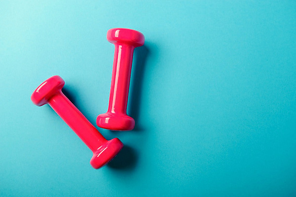 포토 JPG 해외이미지 라이프스타일 스포츠 백그라운드 2 신체 근육 건강 사람없음 목재 운동 힘 아령 장비 흰색 몸무게 보디빌딩 연습 체육관 근육질 역도 무거움 리프팅 해외202004 해외포토 나무 컬러 재료 생활 헬스 무게 몸매 파일형식