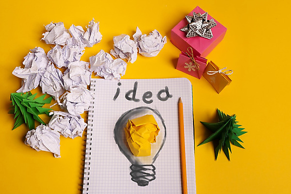 포토 JPG 해외이미지 종이 커피 백그라운드 크리스마스 겨울 비즈니스 공 탁자 휴가 새해 직장 사람없음 장식 빨간색 사무실 축제 공책 공백 흰색 축하 업무 정상 책상 활 페이지 해외202004 해외포토 계절 기념일 음료 컬러 가구 컨셉 회사 문구용품 작업 파일형식