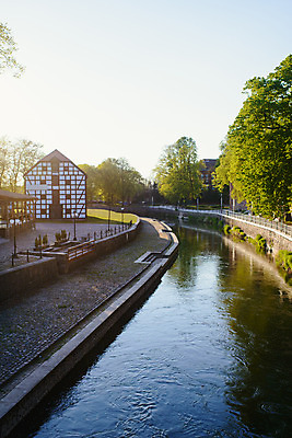 포토 JPG 해외이미지 아시아 여행 비즈니스 건축양식 태국 하늘 파노라마 풍경 사람없음 건물 물 파란색 빛 강 도시풍경 사무실 반사 탑 고층빌딩 일몰 도시 도심 방콕 타운 스카이라인 랜드마크 해외202004 해외포토 자연요소 건축물 건축 나라 컬러 촬영기법 빌딩 노을 파일형식