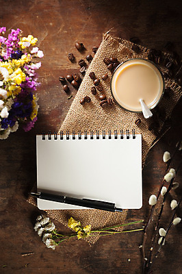 포토 JPG 해외이미지 디자인 종이 음료 백그라운드 아이디어 사람없음 연필 펜 갈색 케이크 다이어리 공책 공백 카페 기록 복고 페이지 해외202004 해외포토 컬러 컨셉 문구용품 학용품 디저트 필기구 상점 사무용품 파일형식