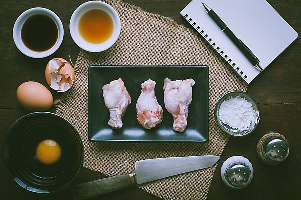 포토 JPG 해외이미지 음식 백그라운드 날개 재료 태국 요리 사람없음 목재 주방 식당 계란 요리사 공책 식사 저녁식사 치킨 중국 수확 신선 맛 연습 메뉴 준비 날것 레시피 소셜네트워크 처음 필터 핸드메이드 힙스터 맛있는 효과 해외202004 해외포토 나무 직업 패션 아시아 컨셉 농업 문구용품 상점 알 닭고기요리 파일형식
