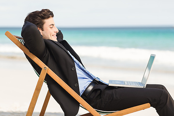 포토 JPG 해외이미지 백인 라이프스타일 남자 행복 휴가 따뜻함 한명 사람 앉기 정장 성인 야외 노트북 컴퓨터 햇빛 평화 맑음 자유 비즈니스맨 성인남자한명만 해외202004 해외포토 서양인 1 옷 감정 컨셉 비즈니스 모션 날씨 생활 전자제품 태양 직장인 남자한명만 성인남자만 파일형식