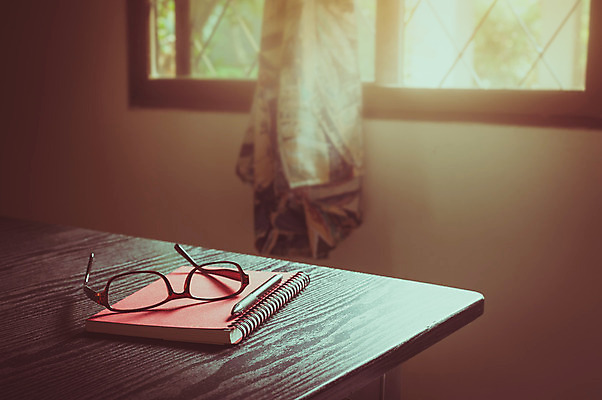 포토 JPG 해외이미지 직업 학생 라이프스타일 교육 안경 백그라운드 비즈니스 아침 추상 휴식 노동자 아이디어 직장 사람없음 책 스터디 사무실 평화 우주 쪽지 공책 수확 도구 업무 잡지 책상 문서 주말 안심 단절 소셜네트워크 프리랜서 필터 힙스터 효과 해외202004 해외포토 주간 잡화 패션 가구 컨셉 무늬 농업 회사 문구용품 육류 생활 간행물 학습 작업 파일형식