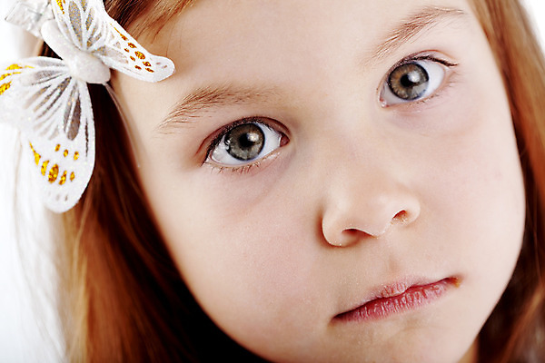 포토 JPG 해외이미지 여자 얼굴 어린이 나비 건강 한명 사람 흰색 달콤 작음 결백 초보 해외202004 해외포토 1 컬러 곤충 신체부위 맛 크기 파일형식