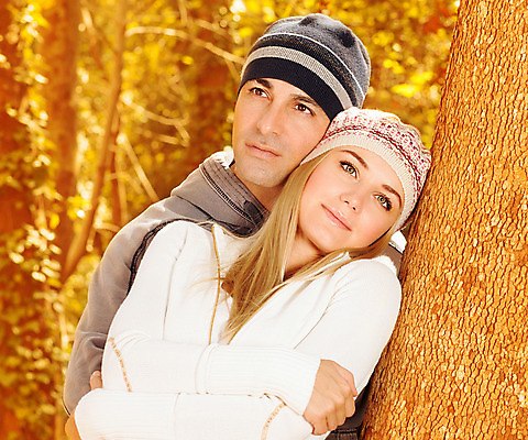 포토 JPG 해외이미지 나무 백인 모델 모자 커플 계절 공원 여자 남자 행복 얼굴 가족 관계 포옹 자연 남편 사랑 서기 사람 소년 성인 야외 두명 청춘 노란색 기쁨 낭만 가을 아내 숲 성인만 해외202004 해외포토 서양인 식물 잡화 공공시설 감정 어린이 컬러 컨셉 안기 모션 신체부위 생태계 파일형식