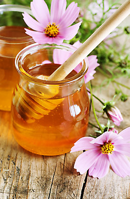 포토 JPG 해외이미지 식물 꽃 음식 재료 유리 탁자 디저트 건강 사람없음 목재 노란색 숟가락 침묵 시골 신선 항아리 투명 액체 막대기 황금 붓기 닫기 달콤 맛 냄비 상품 국자 유기농 질감 아로마 향 꿀 비타민 내추럴 돌봄 어려움 캐모마일 맛있는 해외202004 채우기 해외포토 나무 웰빙 컬러 가구 컨셉 모션 재질 주방용품 수저 소리 도자기 솥 허브 영양소 파일형식