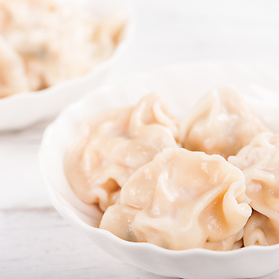 포토 JPG 해외이미지 그릇 실내 근접촬영 사람없음 아웃포커스 중식 흰배경 담기 만두 해외포토 식기 음식 뷰포인트 백그라운드 모션 촬영기법 내부 흰색 파일형식 이미지허브