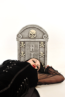 포토 JPG 해외이미지 신체 한명 검은색 할로윈 묘사 거짓말 고딕 해외포토 1 컬러 사람 파일형식 이미지허브