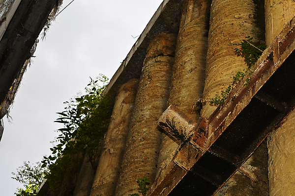 포토 JPG 해외이미지 식물 여자 도로 음료 백그라운드 패턴 건축양식 사람없음 건물 물 쌓기 검은색 에너지 골동품 도시 도자기 콘센트 전기에너지 위험 버리기 발굴 질감 파이프 러시아 시멘트 지역 지하 내추럴 깨짐 소비에트 수도교 철강 콘크리트 유대감 해외포토 자연요소 건축물 건축 유럽 길 컬러 컨셉 무늬 교통시설 모션 사람 다리_건축물 파일형식 이미지허브