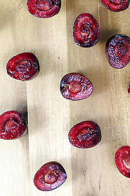 포토 JPG 해외이미지 열매 음식 백그라운드 농업 다이어트 과일 탁자 디저트 뼈 씨앗 사람없음 목재 빨간색 초록색 물 정원 봄 수확 나뭇가지 신선 체리 그룹 달콤 맛 떨어짐 잼 수집 유기농 날것 칼로리 분열 비타민 내추럴 식용 채식주의자 맛있는 해외포토 자연요소 나무 식물 웰빙 계절 산업 컬러 가구 컨셉 재료 건강 소스_음식 채식 영양소 파일형식 이미지허브