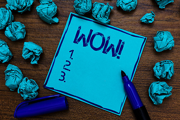 포토 JPG 해외이미지 영어 종이 실내 사람없음 파란색 컴퓨터용사인펜 리스트 종이뭉치 나무배경 해외포토 문자 컬러 백그라운드 내부 사인펜 뭉치 파일형식 이미지허브