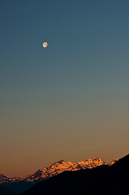 포토 JPG 해외이미지 주간 자연 하늘 산 사람없음 야외 달 야간 해외포토 자연요소 생태계 파일형식 이미지허브