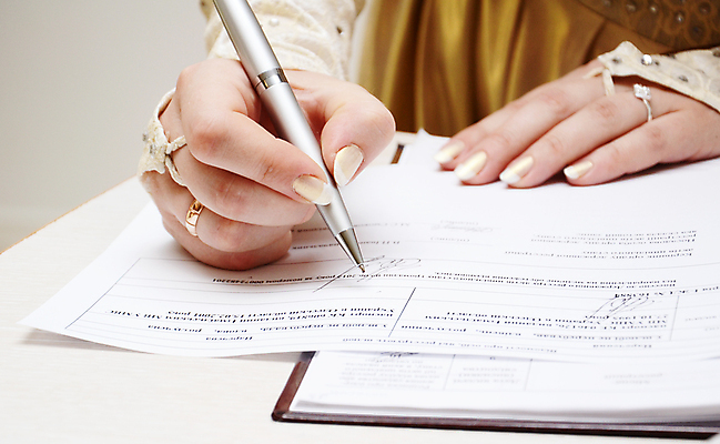 포토 JPG 해외이미지 커플 결혼 2 결혼식 남편 함께함 사랑 사람 사람없음 반지 쌍 황금 보석 심볼 통일 해외포토 감정 컨셉 장신구 관계 이벤트 광석 파일형식 이미지허브