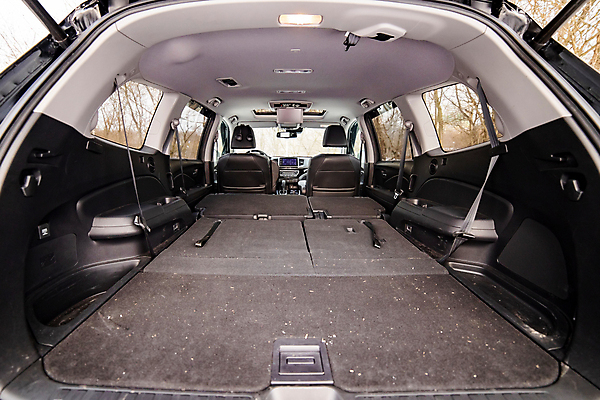 포토 JPG 해외이미지 디자인 여행 가방 교통시설 자동차 새로움 부츠 실내 사람없음 내부 경제 우주 운전 짐 화물 오픈 큼 지역 보험 수하물 자동 해외포토 잡화 육상교통 교통 신발 컨셉 모션 운송업 크기 시설 파일형식 이미지허브