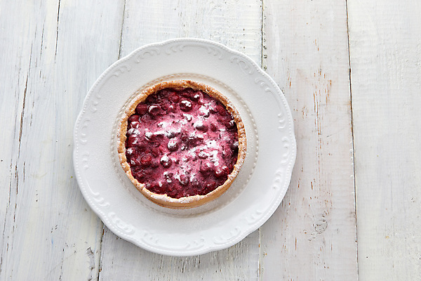 포토 JPG 해외이미지 접시 열매 음식 재료 부분 탁자 디저트 서브 요리 사람없음 목재 가로 과자 껍질 대접 신선 원형 우아함 달콤 맛 아침식사 설탕 굽기 흰배경 머리위 칼로리 잡동사니 내추럴 수목 식용 타르트 페스츄리 핸드메이드 맛있는 해외포토 도형 나무 식물 식기 빵 가구 백그라운드 컨셉 식사 흰색 구이 파이_빵 파일형식 이미지허브