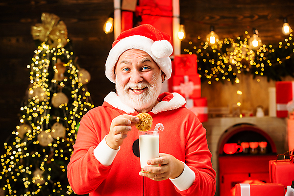 포토 JPG 해외이미지 나무 전통 할아버지 행복 얼굴 크리스마스 겨울 휴가 새로움 수염 주택 기념 선물 한명 미소 사람 목재 빨간색 산타클로스 쿠키 놀람 빵집 우유 표현 인사 잡기 아빠 닫기 달콤 연도 기아 흥분 노엘 클라우스 해외포토 식물 1 계절 기념일 노년 남자 감정 컬러 컨셉 재료 가족 모션 디저트 유제품 표정 건물 신체부위 상점 예절 맛 사회이슈 파일형식 이미지허브
