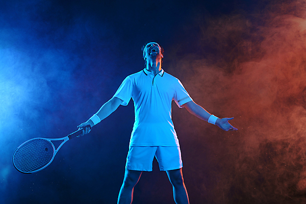 포토 JPG 해외이미지 남자 검은배경 팔벌리기 실내 한명 서기 들기 상반신 성인 앞모습 외침 테니스라켓 테니스복 성인남자한명만 해외포토 1 뷰포인트 백그라운드 모션 사람 내부 운동복 검은색 소리 테니스 라켓 남자한명만 성인남자만 파일형식 이미지허브