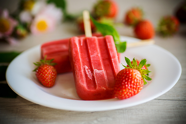 포토 JPG 해외이미지 딸기 아이스크림 사람없음 빨간색 시원함 막대아이스크림 해외포토 컬러 과일 디저트 파일형식 이미지허브