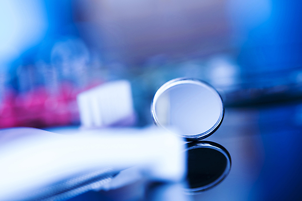 포토 JPG 해외이미지 사람없음 파란색 칫솔 치과용품 구강거울 해외포토 컬러 위생용품 의료용품 파일형식 이미지허브