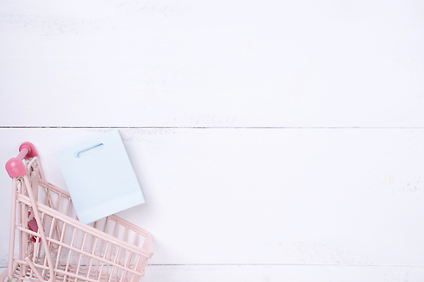 포토 JPG 해외이미지 실내 사람없음 쇼핑 쇼핑백 쇼핑카 미니어처 오브젝트 흰배경 카피스페이스 해외포토 백그라운드 가방 내부 모형 카트 공백 흰색 파일형식 이미지허브