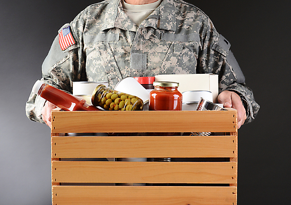 포토 JPG 해외이미지 잡화 음식 유니폼 사람 사람없음 목재 상자 미국 운전 잡기 도움 시리얼 수집 복지 서비스 주기 군용 안심 병정 애국심 기부 노숙자 돌봄 소셜 의무 재앙 헬프 자선단체 해외포토 나무 옷 컨셉 북아메리카 재료 모션 군대 육류 그룹 사회이슈 자선 파일형식 이미지허브