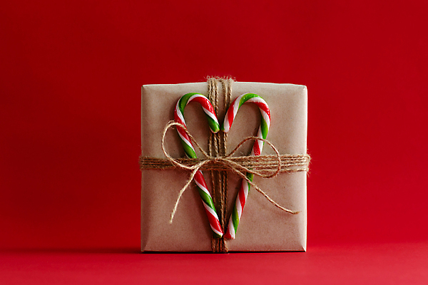 포토 JPG 해외이미지 전통 행복 종이 밧줄 컨셉 크리스마스 겨울 포장 지팡이 휴가 새로움 새해 기념 발렌타인데이 막대사탕 사탕 선물 사랑 이벤트 사람없음 빨간색 초록색 상자 놀람 줄무늬 흰색 하트 시골 축하 달콤 12월 연도 활 친환경 엽서 해피뉴이어 패키지 생태학 핸드메이드 해외포토 모양 계절 교육 기념일 감정 줄 컬러 무늬 데이이벤트 디저트 표정 환경 새해인사 날짜 맛 편지 파일형식 이미지허브