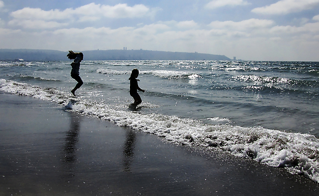 포토 JPG 해외이미지 라이프스타일 딸 행복 어린이 모래 파도 바다 여행 2 가족 자연 놀이 하늘 휴가 사랑 사람 사람없음 야외 물 여름 태양 기쁨 지중해 해외포토 자연요소 계절 감정 관계 생활 생태계 파일형식 이미지허브