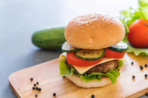 포토 JPG 해외이미지 음식 백그라운드 토마토 채소 재료 치즈 샌드위치 육류 요리 사람없음 식사 소고기 튀김 햄버거 흰색 그릴 상추 속도 깨 점심식사 고립 번 치즈버거 해로움 해외포토 빵 컬러 컨셉 식재료 주방용품 유제품 패스트푸드 조미료 파일형식 이미지허브