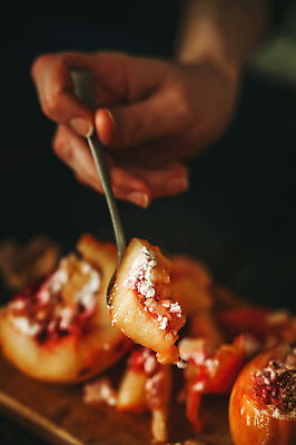 포토 JPG 해외이미지 접시 음식 백그라운드 크리스마스 겨울 과일 휴가 디저트 건강 사람없음 빨간색 식사 견과류 막대기 달콤 사과 굽기 꿀 폭식 섞기 시나몬 핸드메이드 그래놀라 맛있는 해외포토 식기 계절 기념일 컬러 맛 구이 파일형식 이미지허브