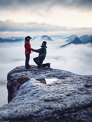 포토 JPG 해외이미지 라이프스타일 웰빙 커플 여자 남자 행복 여행 결혼 백그라운드 포옹 결혼식 휴가 함께함 사랑 사람 풍경 성인 두명 빨간색 여름 빛 햇빛 노란색 일출 맑음 황혼 새벽 활발 자유 안개 잡기 저녁 심플 팔 절정 제안 성인만 해외포토 자연요소 계절 감정 컬러 컨셉 관계 안기 모션 날씨 이벤트 생활 신체부위 태양 노을 일몰 야간 파일형식 이미지허브