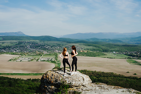 포토 JPG 해외이미지 나무 옷 스포츠 포즈 운동화 신발 신체 다이어트 요가 자연 하늘 근육 산 관리 두명 초록색 파란색 뷰티 검은색 스트레칭 봄 산책 흰색 쌍 정상 수증기 허리 연습 회전 체조 언론 레깅스 아사나자세 해외포토 식물 웰빙 계절 컬러 하의 휴식 건강 사람 신체부위 운동 요가자세 생태계 파일형식 이미지허브