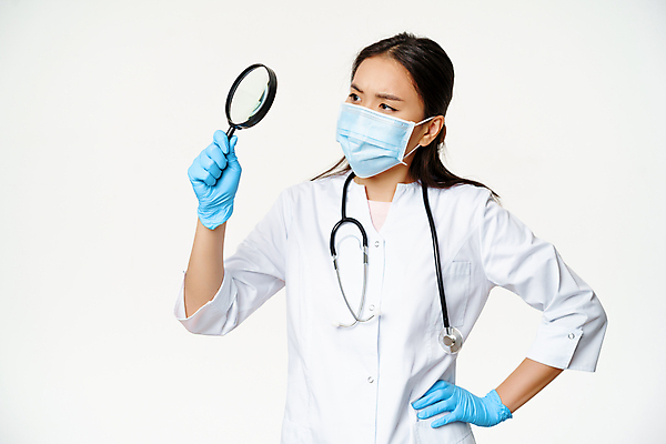 포토 JPG 해외이미지 여자 허리손 청진기 돋보기 마스크 한명 상반신 성인 앞모습 의료진 의사 관찰 흰배경 성인여자한명만 해외포토 직업 1 뷰포인트 포즈 백그라운드 의학 의료기기 모션 사람 흰색 여자한명만 성인여자만 파일형식 이미지허브