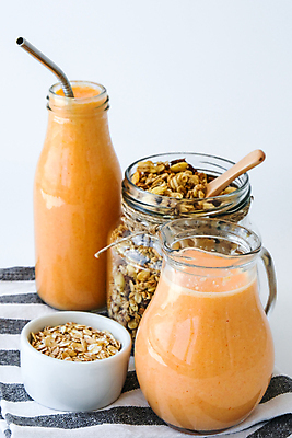 포토 JPG 해외이미지 실내 사람없음 식탁보 흰배경 오트밀 그래놀라 오렌지스무디 해외포토 음식 백그라운드 내부 흰색 스무디 파일형식 귀리 이미지허브