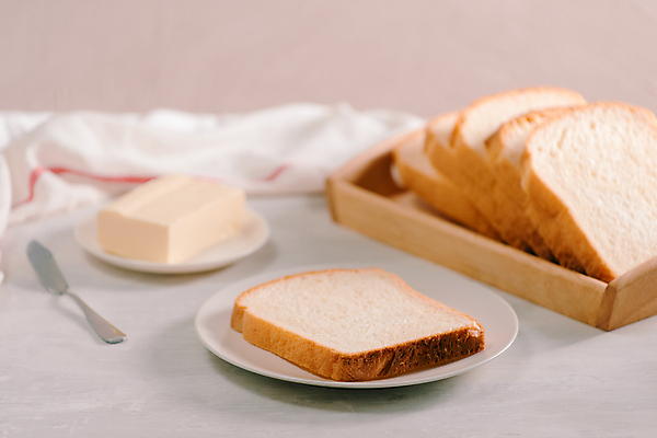 포토 JPG 해외이미지 접시 탁자 실내 사람없음 식빵 버터 나무쟁반 버터나이프 해외포토 식기 빵 가구 쟁반 내부 목재 나이프 파일형식 이미지허브