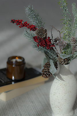 포토 JPG 화분 크리스마스 겨울 초 촛불 회색배경 크리스마스용품 실내 사람없음 책 조화 국내포토 계절 기념일 백그라운드 내부 회색 용품 파일형식