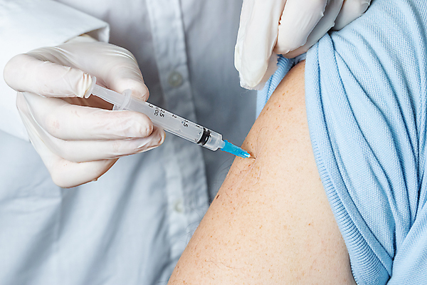 포토 JPG 해외이미지 백인 노년 주사기 사람 인종 사람없음 치료 약 환자 간호사 의사 질병 은퇴 돌봄 예방접종 옛날 해외포토 서양인 의학 의료기기 모션 성인 의료진 접종 파일형식 이미지허브