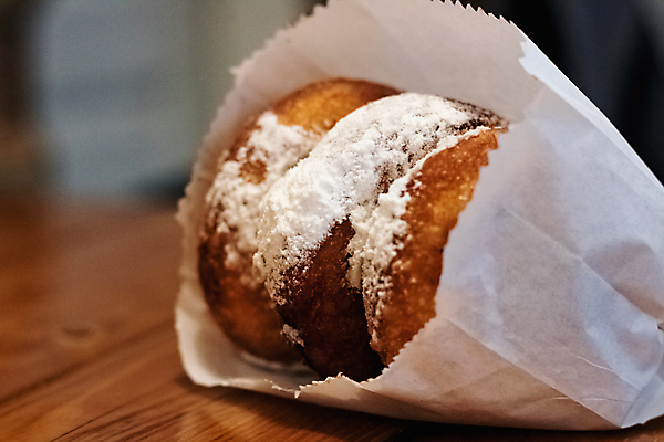 포토 JPG 해외이미지 음식 백그라운드 탁자 디저트 사람없음 목재 갈색 쌓기 케이크 얼음 검은색 빵집 튀김 흰색 신선 원형 도넛 달콤 아침식사 가루 설탕 칼로리 페스츄리 해로움 맛있는 해외포토 자연요소 도형 나무 빵 컬러 가구 컨셉 재료 모션 상점 식사 맛 파일형식 이미지허브