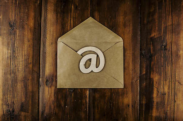 포토 JPG 해외이미지 템플릿 디자인 종이 백그라운드 컨셉 비즈니스 탁자 문구용품 봉투 선물 사람없음 목재 사무실 갈색 공백 기록 네트워크 메시지 이메일 플랫 편지 심볼 오브젝트 사인 문서 엽서 페이지 시트 주소 스팸 편지쓰기 목업 플랫레이 카피스페이스 브랜딩 해외포토 나무 컬러 가구 재료 파일형식 이미지허브