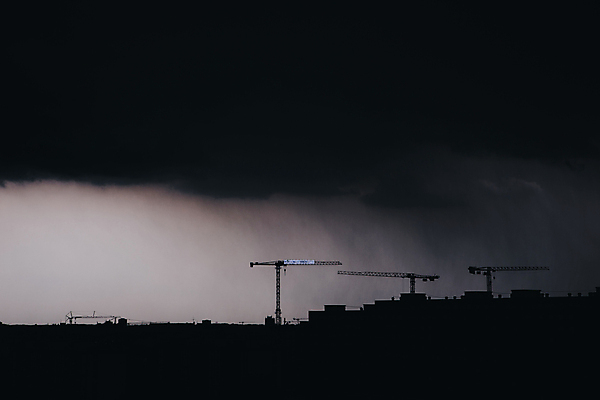 포토 JPG 해외이미지 구름 실루엣 산업 비즈니스 건축양식 하늘 지붕 아파트 사람없음 야외 건물 빛 도시풍경 어둠 장비 프랑스 성장 도시 업무 작업 저녁 땅 기중기 폭풍 타운 스카이라인 공학 개발 프로젝트 스트라스부르 해외포토 자연요소 건축물 교육 건축 유럽 날씨 주택 촬영기법 풍경 중장비 야간 파일형식 이미지허브