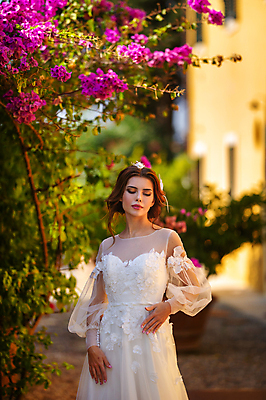 포토 JPG 해외이미지 주간 여자 꽃 신부 웨딩드레스 허리손 포즈 결혼 한명 상반신 성인 야외 앞모습 아웃포커스 눈감음 성인여자한명만 웨딩촬영 해외포토 자연요소 식물 1 드레스 뷰포인트 모션 촬영기법 사람 이벤트 기념사진 여자한명만 성인여자만 파일형식 이미지허브