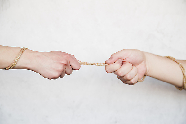 포토 JPG 해외이미지 손 밧줄 줄 포즈 백그라운드 컨셉 모션 성공 넥타이 함께함 기술 관리 경기 사람없음 힘 경쟁 에너지 도전 흰색 잡기 당기기 라이벌 심볼 싸움 노력 팔 반대 반항 상대 통일 투쟁 해외포토 잡화 스포츠 컬러 신체부위 파일형식 이미지허브