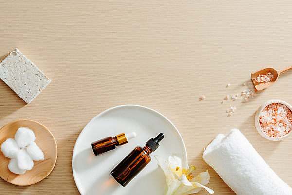 포토 JPG 해외이미지 접시 실내 사람없음 하이앵글 수건 뷰티 스파 오일 백합 솜 스파용품 나무숟가락 앰플 천연비누 카피스페이스 입욕소금 나무배경 해외포토 식기 꽃 음식 뷰포인트 백그라운드 내부 위생용품 숟가락 화장품 공백 미용용품 오브젝트 소금 비누 파일형식 이미지허브