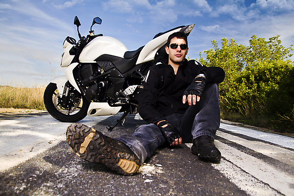 포토 JPG 해외이미지 남자 도로 길 여행 포즈 교통시설 자연 한명 사람 앉기 소년 성인 야외 청춘 선글라스 자전거 기계 오토바이 가을 시골 운전사 아스팔트 싱글 순환 기어 모터 라이더 선로 해외포토 직업 1 계절 안경 어린이 교통 컨셉 모션 바이크 시설 생태계 파일형식 이미지허브